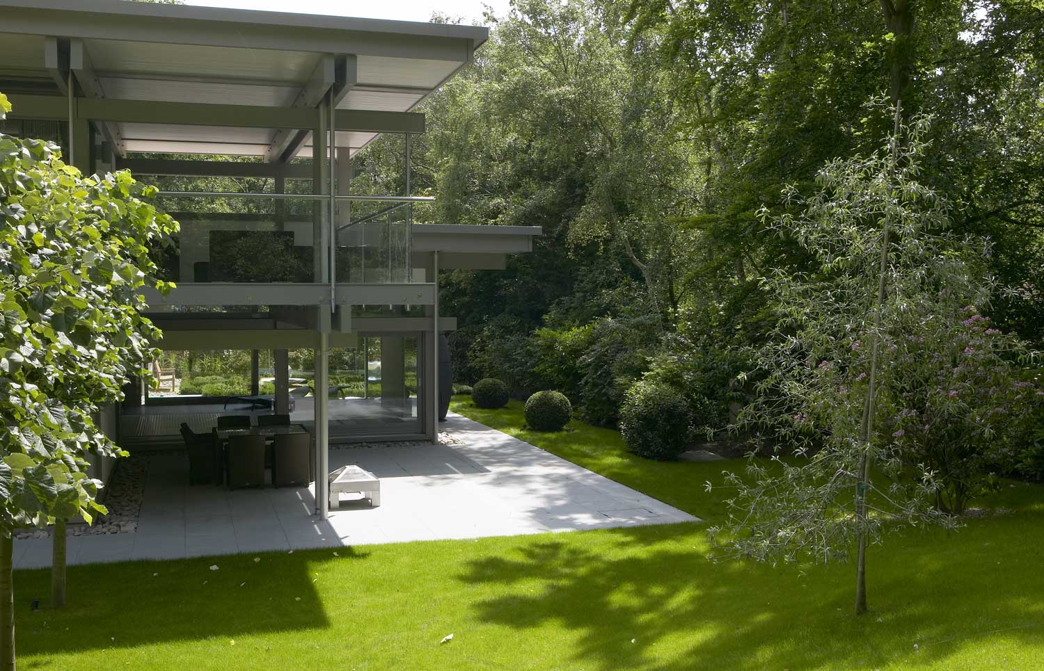 Twin wing Huf Haus with linking hallway and garden rill | Residential Photographers London